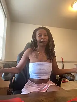 Snapshot of LeyaHoneybuns chatting on November 14, 2025, 7:45 pm LeyaHoneybuns online show from November 14, 2025, 7:45 pm