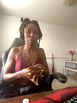 Snapshot of LeyaHoneybuns chatting on November 18, 2025, 4:55 pm LeyaHoneybuns online show from November 18, 2025, 4:55 pm