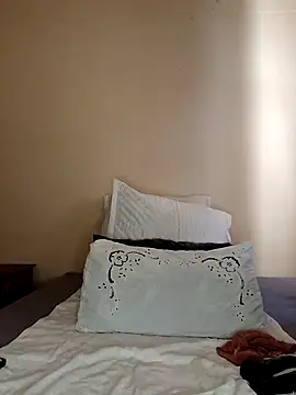 Snapshot of YourSubDesire chatting on February 8, 2026, 1:47 pm YourSubDesire online show from February 8, 2026, 1:47 pm