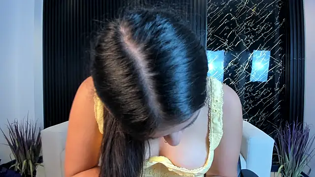 paulina sweett  online show from November 6, 2025, 1:01 pm