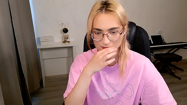 Snapshot of CuteYukiKun chatting on January 19, 2026, 8:18 am CuteYukiKun online show from January 19, 2026, 8:18 am