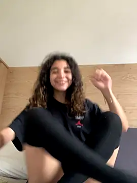 uniquerossie online show from October 27, 2025, 9:24 am