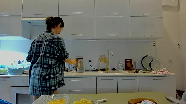 Snapshot of crystalnut chatting on December 4, 2025, 3:27 am crystalnut online show from December 4, 2025, 3:27 am