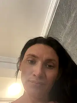 KimberllySaeez online show from October 9, 2025, 1:53 pm