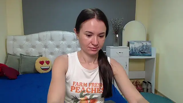 KaraCriegs online show from November 7, 2025, 6:52 pm