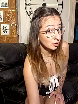 Snapshot of An_g_elly chatting on November 15, 2025, 9:21 pm An g elly online show from November 15, 2025, 9:21 pm