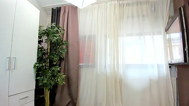 Snapshot of OliviaRimes chatting on December 8, 2024, 10:08 am OliviaRimes online show from December 8, 2024, 10:08 am