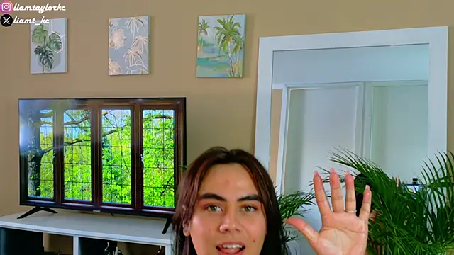 Snapshot of Liam_Taylor chatting on December 17, 2025, 9:21 pm Liam Taylor online show from December 17, 2025, 9:21 pm