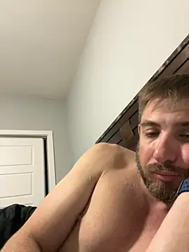 Snapshot of caliguy37 chatting on November 19, 2025, 2:33 am caliguy37 online show from November 19, 2025, 2:33 am