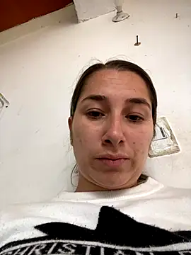 Iris love18 online show from November 17, 2025, 1:28 pm