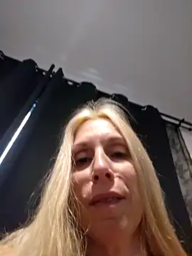 Snapshot of Ina_HotX chatting on December 8, 2024, 7:58 am Ina HotX online show from December 8, 2024, 7:58 am