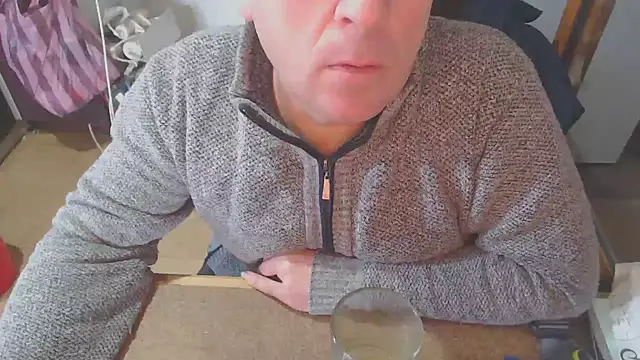 Snapshot of zerx40 chatting on December 18, 2025, 10:21 am zerx40 online show from December 18, 2025, 10:21 am