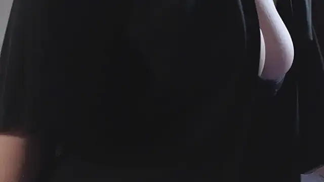 Laura Karamazov online show from October 22, 2025, 11:21 am