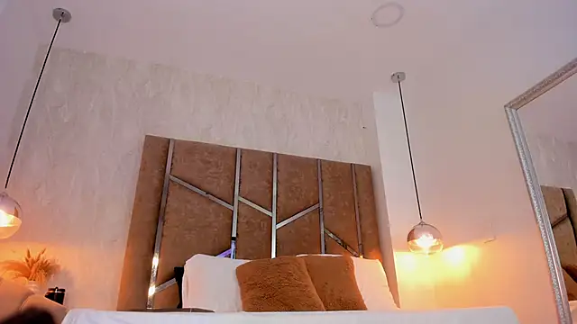 Martinaa Jones  online show from January 7, 2026, 12:07 pm