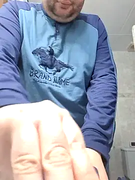 Javier bear online show from March 8, 2025, 10:11 am