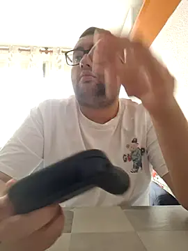 Javier bear online show from October 2, 2025, 10:33 am