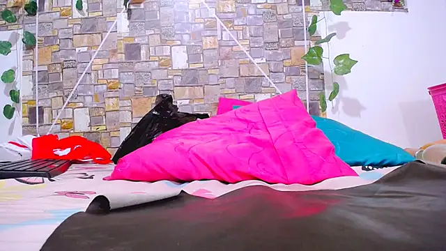 Snapshot of MaidenGame chatting on October 31, 2025, 3:46 pm MaidenGame online show from October 31, 2025, 3:46 pm