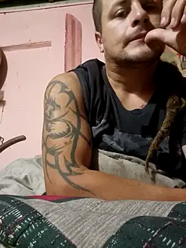 Snapshot of TusOjitosClaros69 chatting on March 20, 2025, 5:13 am TusOjitosClaros69 online show from March 20, 2025, 5:13 am