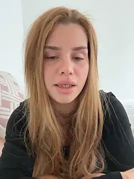 EmiliaCatalina online show from September 28, 2025, 8:03 pm