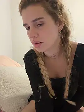 EmiliaCatalina online show from October 13, 2025, 10:10 pm