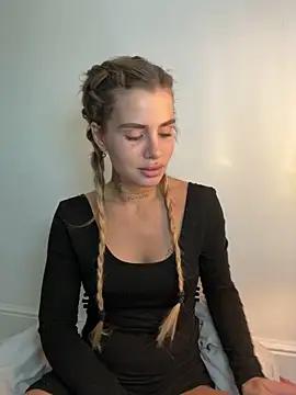 EmiliaCatalina online show from November 16, 2025, 8:36 pm