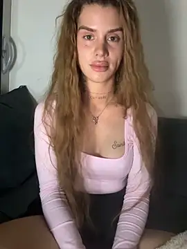 EmiliaCatalina online show from April 27, 2026, 11:58 pm