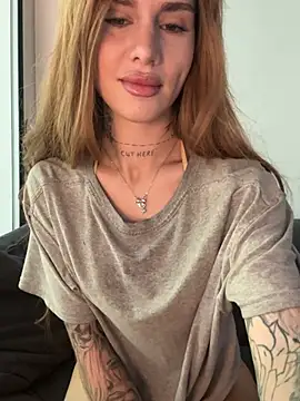 EmiliaCatalina online show from May 17, 2026, 4:25 pm