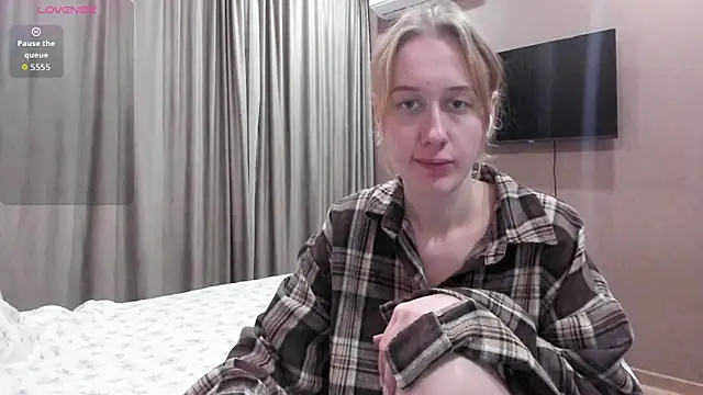 Mika Ray online show from November 27, 2025, 9:50 pm