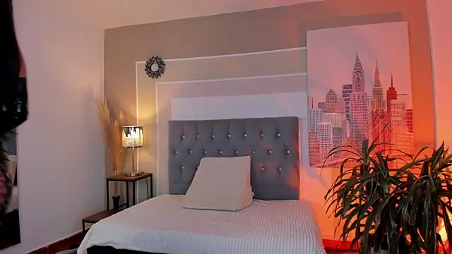 missmegann online show from December 15, 2024, 12:28 pm