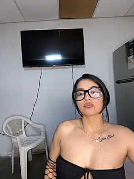 fullpasionkv220 online show from October 14, 2025, 12:00 am