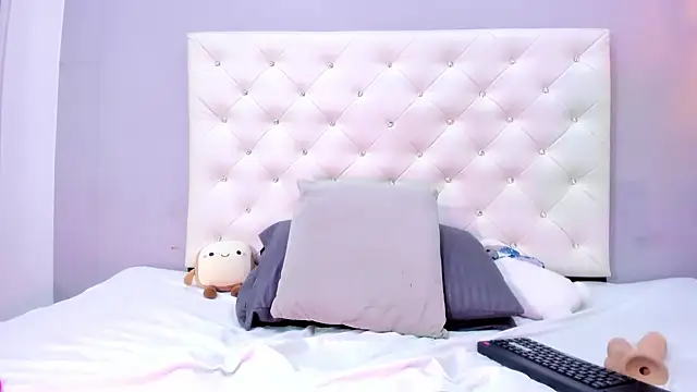 Snapshot of NICOLSKINNY1 chatting on February 21, 2026, 8:32 pm NICOLSKINNY1 online show from February 21, 2026, 8:32 pm