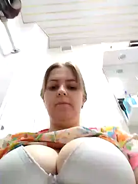 Lady nice cat online show from February 10, 2025, 4:52 am