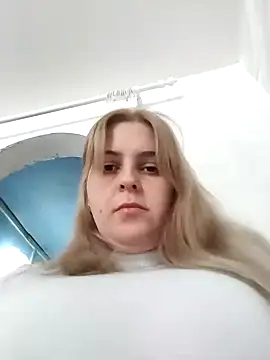 Lady nice cat online show from March 9, 2025, 7:56 am