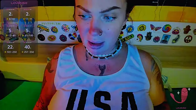 EllieOz online show from October 22, 2025, 5:45 pm