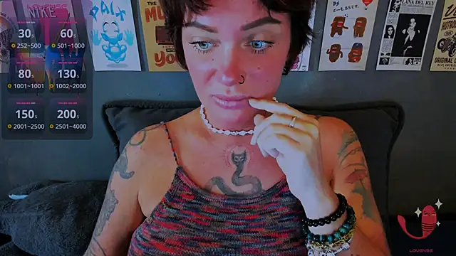 EllieOz online show from June 5, 2026, 1:50 pm