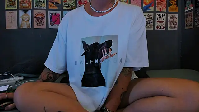 EllieOz online show from June 24, 2026, 4:06 pm