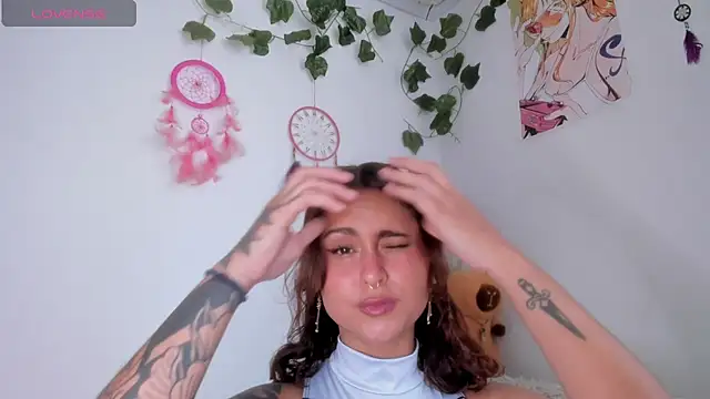 Snapshot of Violette-Ramirez01 chatting on October 18, 2025, 6:30 pm Violette-Ramirez01 online show from October 18, 2025, 6:30 pm