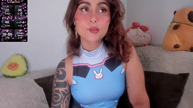 Snapshot of Violette-Ramirez01 chatting on November 1, 2025, 6:32 pm Violette-Ramirez01 online show from November 1, 2025, 6:32 pm