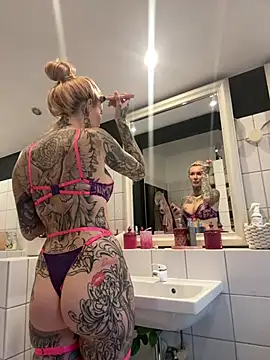 Snapshot of Stella-Kink chatting on February 1, 2026, 8:13 am Stella-Kink online show from February 1, 2026, 8:13 am