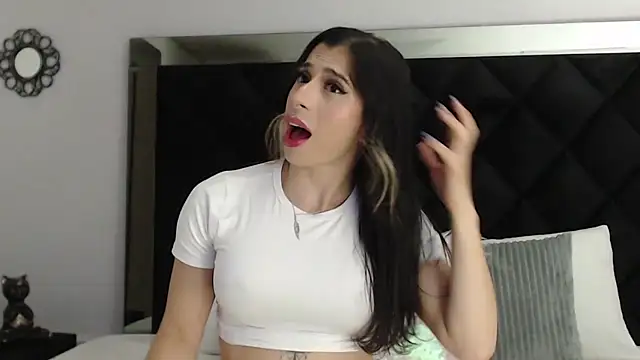 KinaCooper online show from December 4, 2025, 5:43 pm