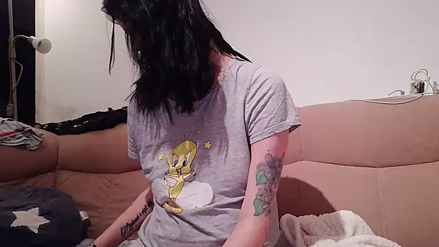 LauraBaby online show from December 21, 2024, 7:16 pm