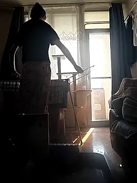 LauraBaby online show from April 3, 2026, 9:07 am