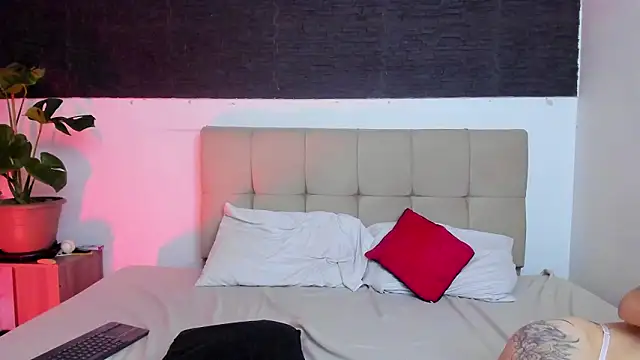 Snapshot of anaroman01 chatting on March 12, 2026, 1:12 am anaroman01 online show from March 12, 2026, 1:12 am