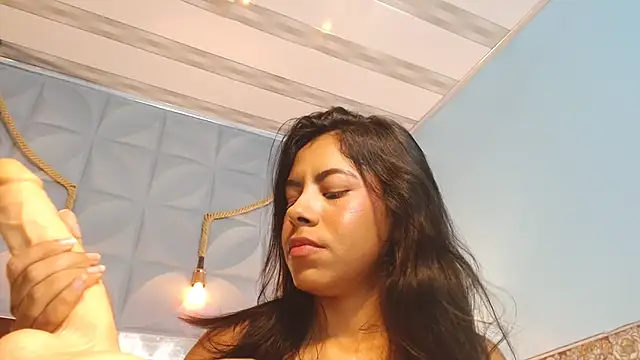 VeronicaRobles online show from January 3, 2025, 8:32 pm