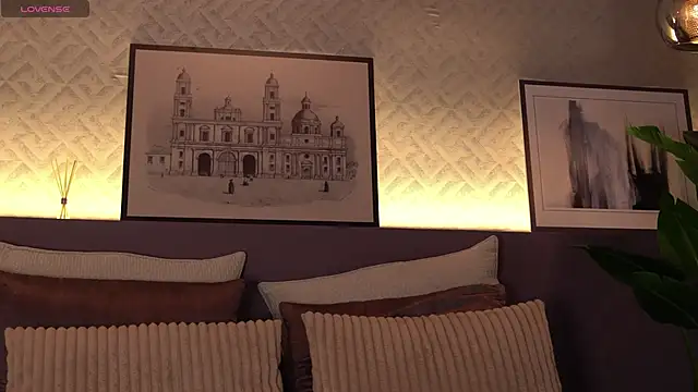 ElleDiane online show from February 26, 2025, 12:05 am