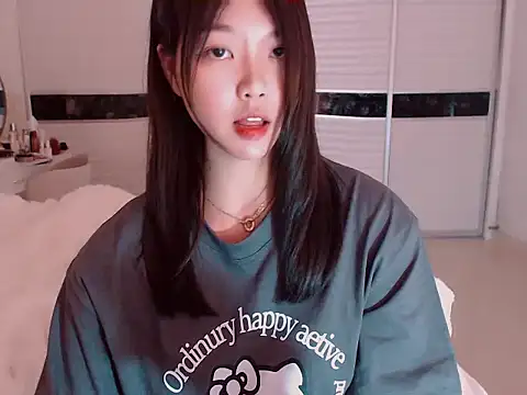 -Lucky Girl online show from February 12, 2025, 4:54 am