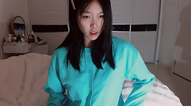 -Lucky Girl online show from February 13, 2025, 2:12 am