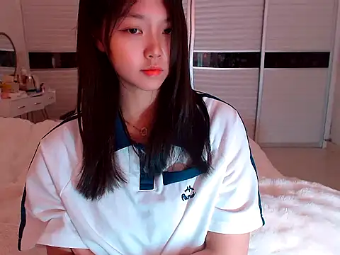 -Lucky Girl online show from March 7, 2025, 6:02 am