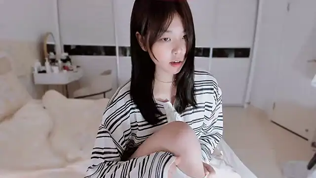 -Lucky Girl online show from September 13, 2025, 2:06 pm