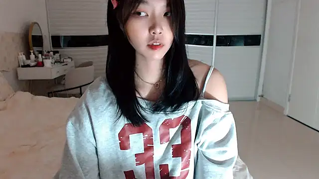 -Lucky Girl online show from September 18, 2025, 1:51 am